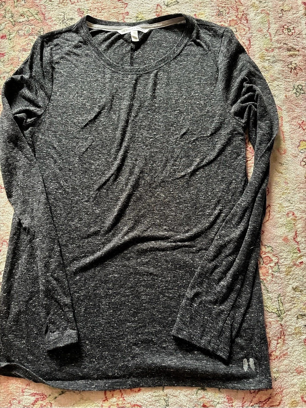 Victoria'Small Secret Long Sleeve Tee in Gray Size Small